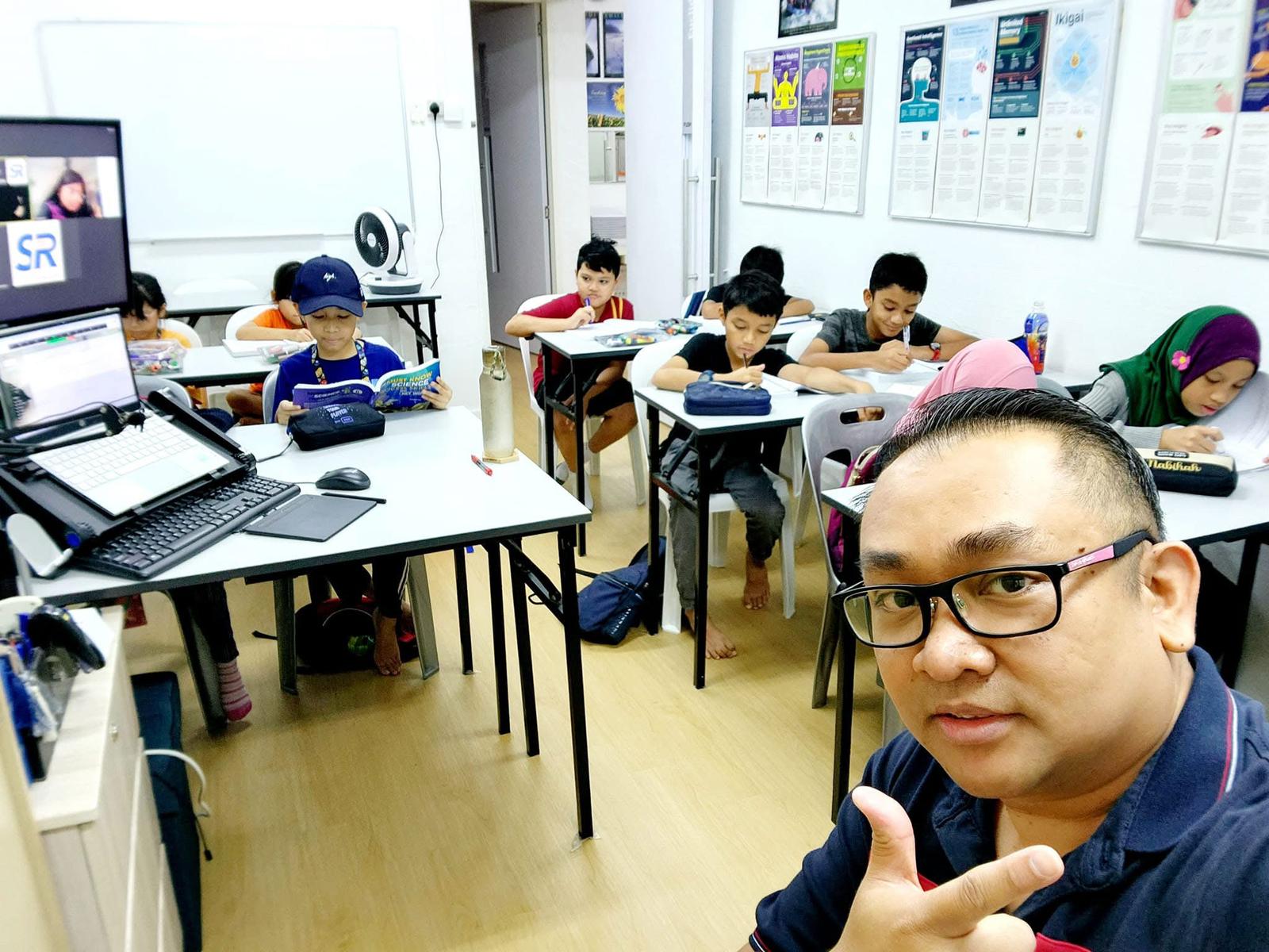 Salik Tuition classroom moment 2