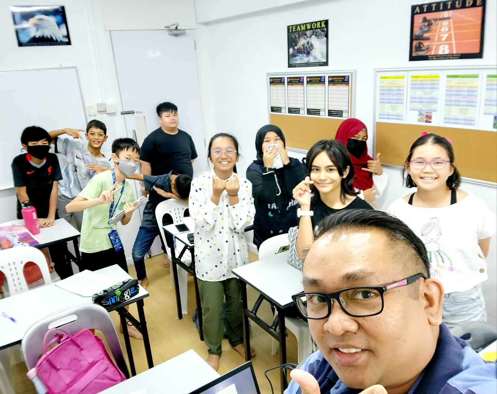 Salik Tuition classroom moment 6