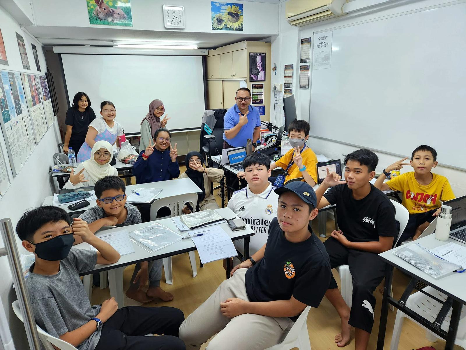 Salik Tuition classroom moment 5